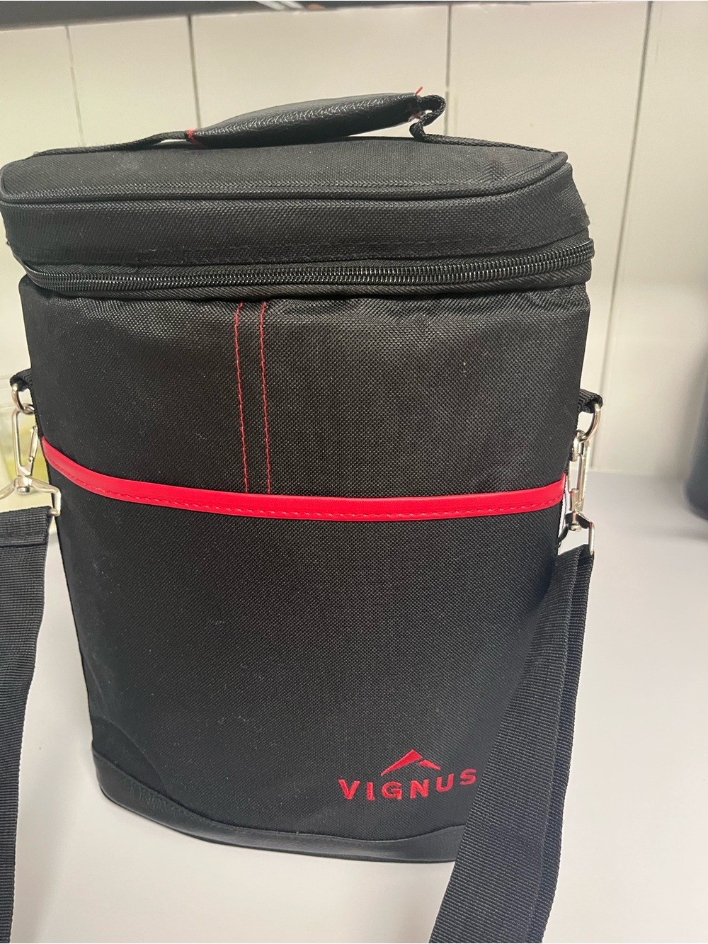 NWOT Vignus insulated wine bag